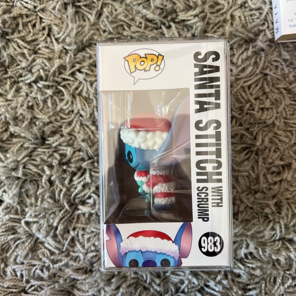 Santa Stitch Funko Pop - Picture 2 of 4